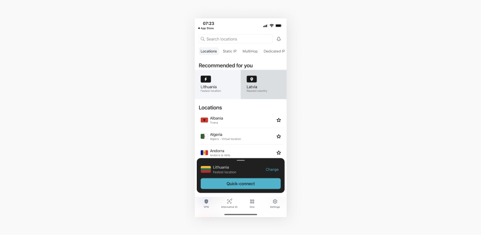 iPhoneのスクリーンショット。Surfshark VPNアプリのサーバーリストを表示しています。
