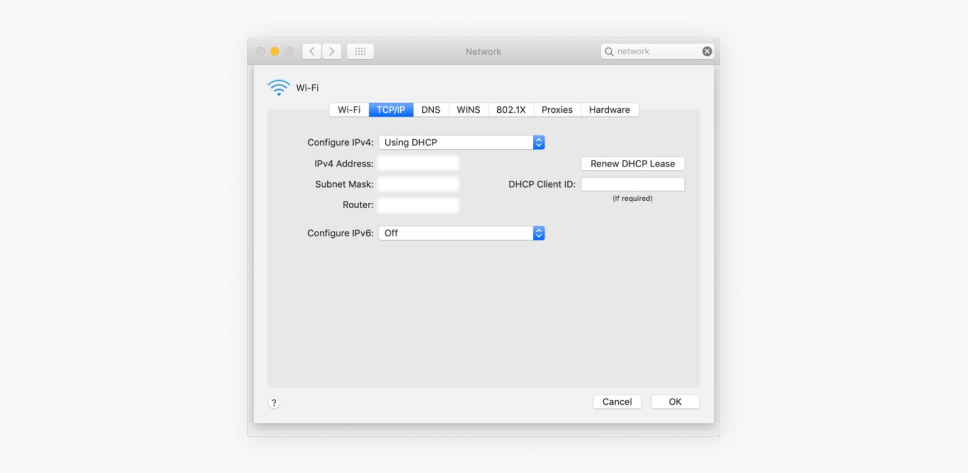 Screenshot van de TCP- en IP-tab van een Mac-venster met netwerkinstellingen, met een leeg veld voor het IPv4-adres.